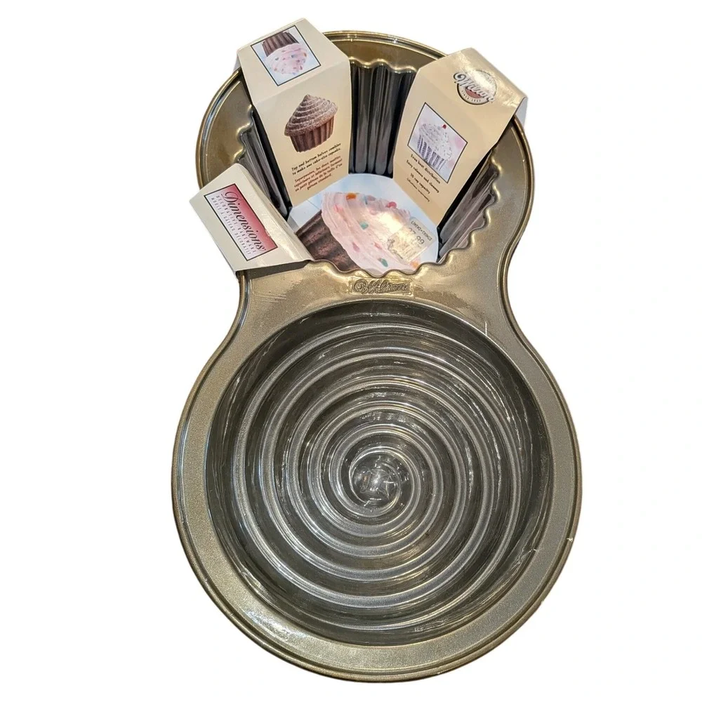 Wilton Dimensions Giant Cupcake Pan 2105-5038 Non-Stick Cast Aluminum 10 Cup 3D